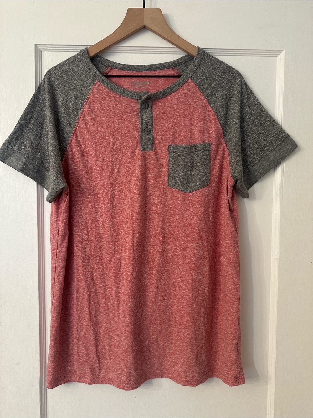 Mossimo Men’s Simply Soft Red Gray Henley Raglan Tee